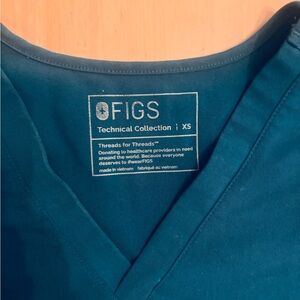 FIGS Catarina Ine Pocket Scrub top - XS in Caribbean Blue